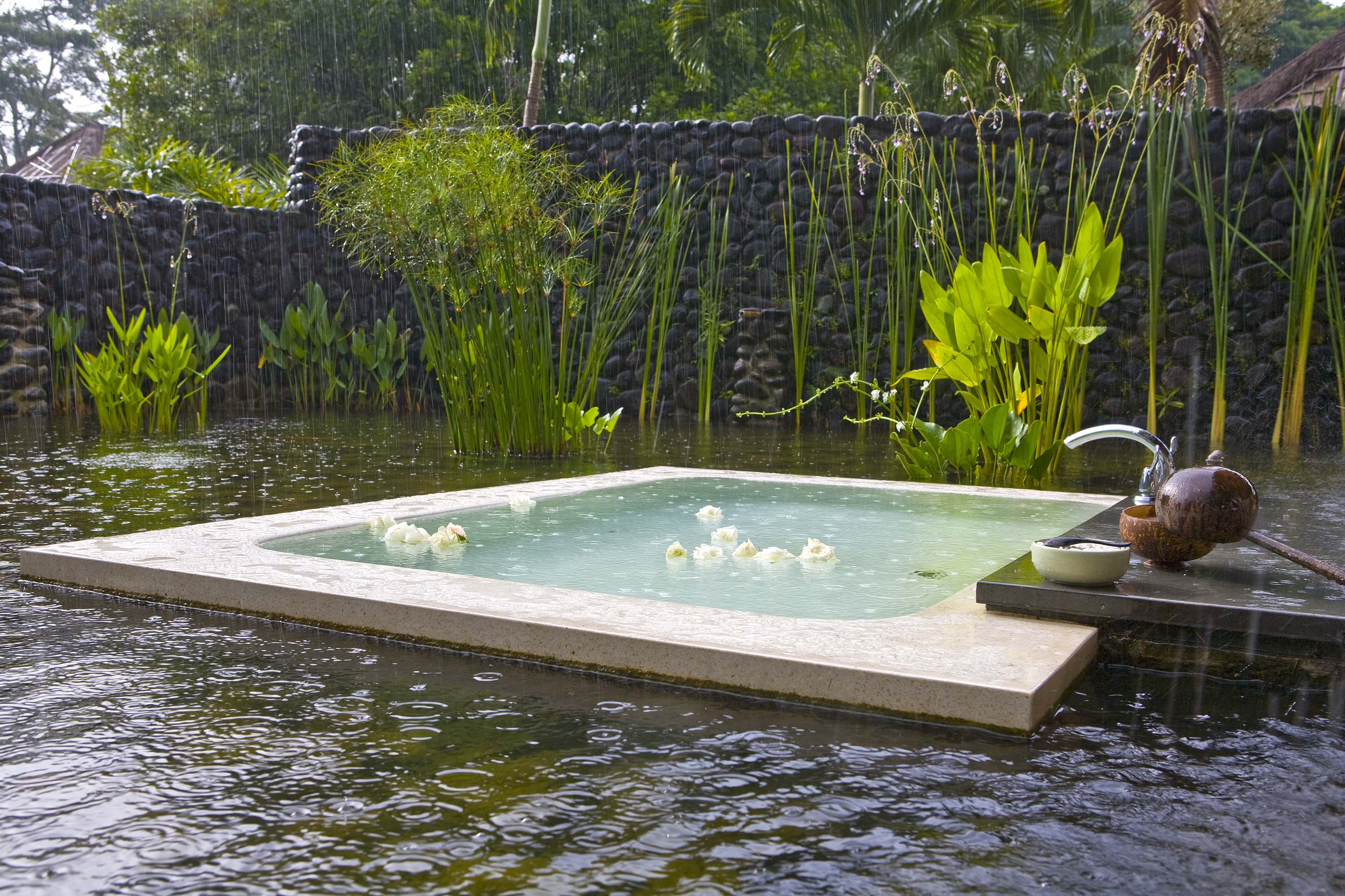 11 Spectacular Private Outdoor Bathtubs In Hotels Around The